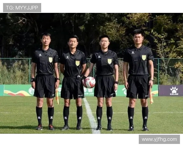 苏超铁哨柔情：高颜值裁判陆爽的微笑执法哲学